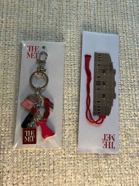 The Met Museum Gift Bundle – Fashion Charm Keychain & Building Metal Bookmark N